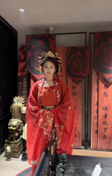 美人我不动怕弄花了你的妆