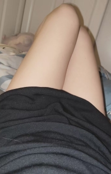 裙子再往上拉一点点儿