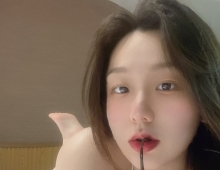 素颜美女玩得很开