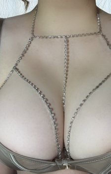 试试能不能把鼻子卡在中间